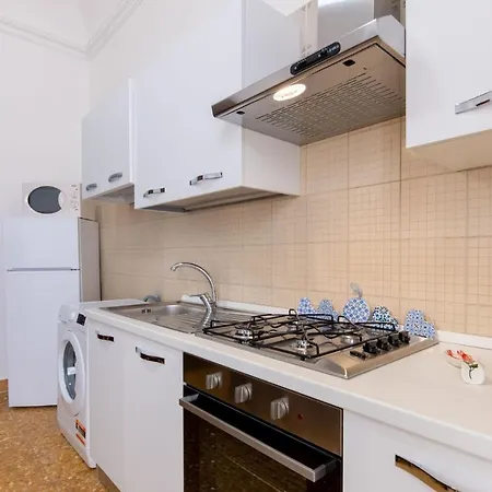 Domus Politeama Apartment